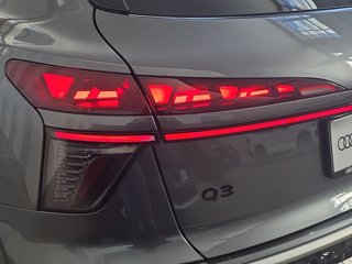 AUDI Q3 1.5 e-hybrid business 272cv s-tronic 4