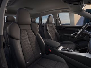 AUDI Q5 TDi 150 kW mHEV+ S tronic quattro S line edition 6
