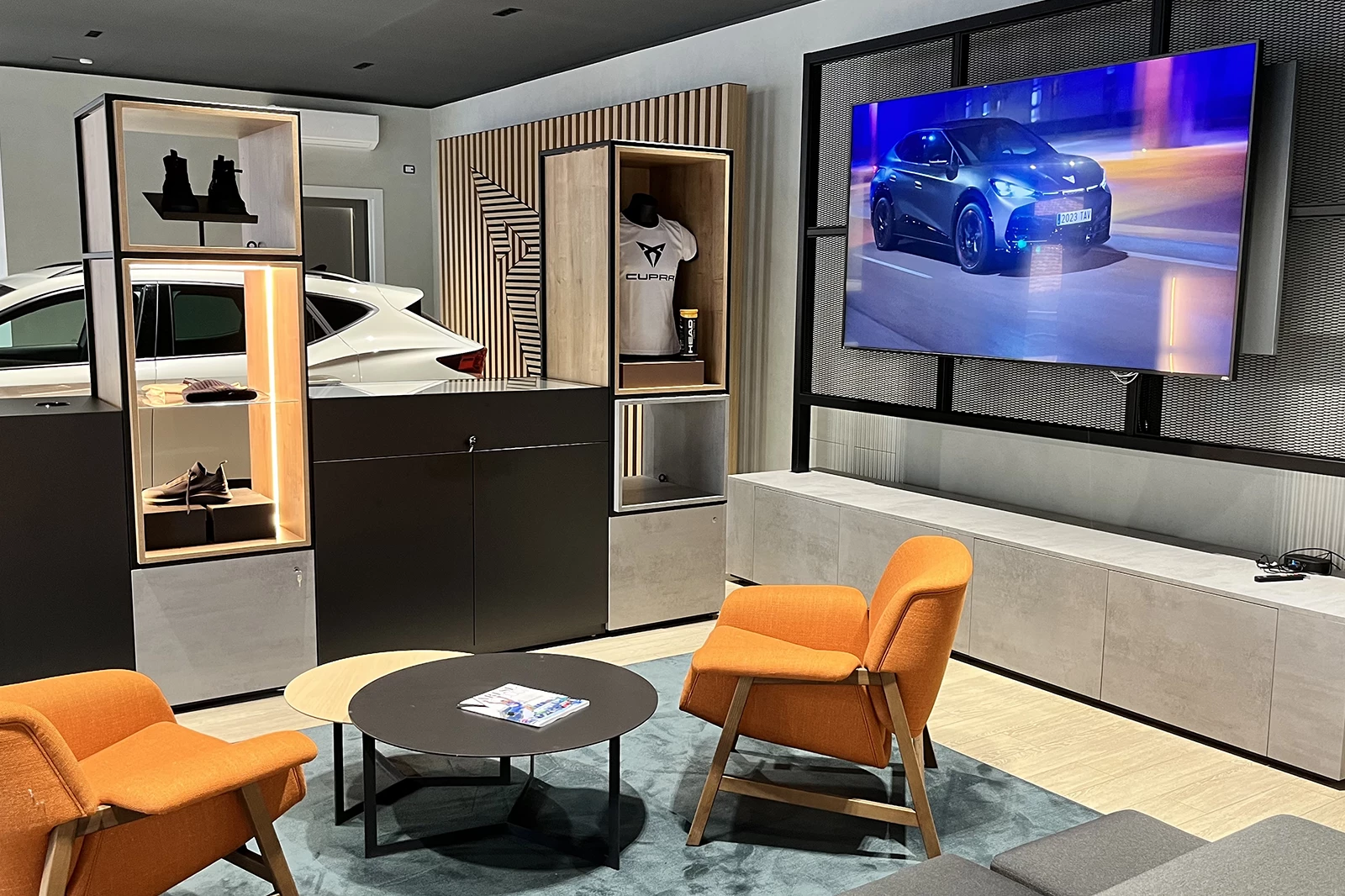 Cupra Garage Interni