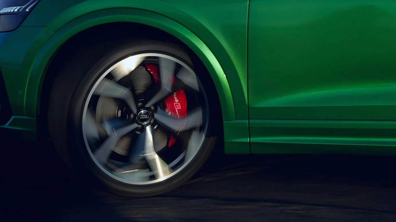 Audi RS Q8 4