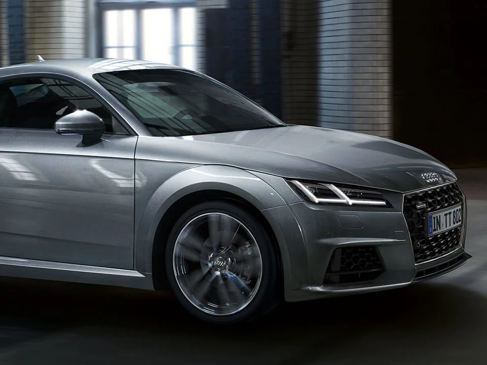 Audi TT Coupé 01