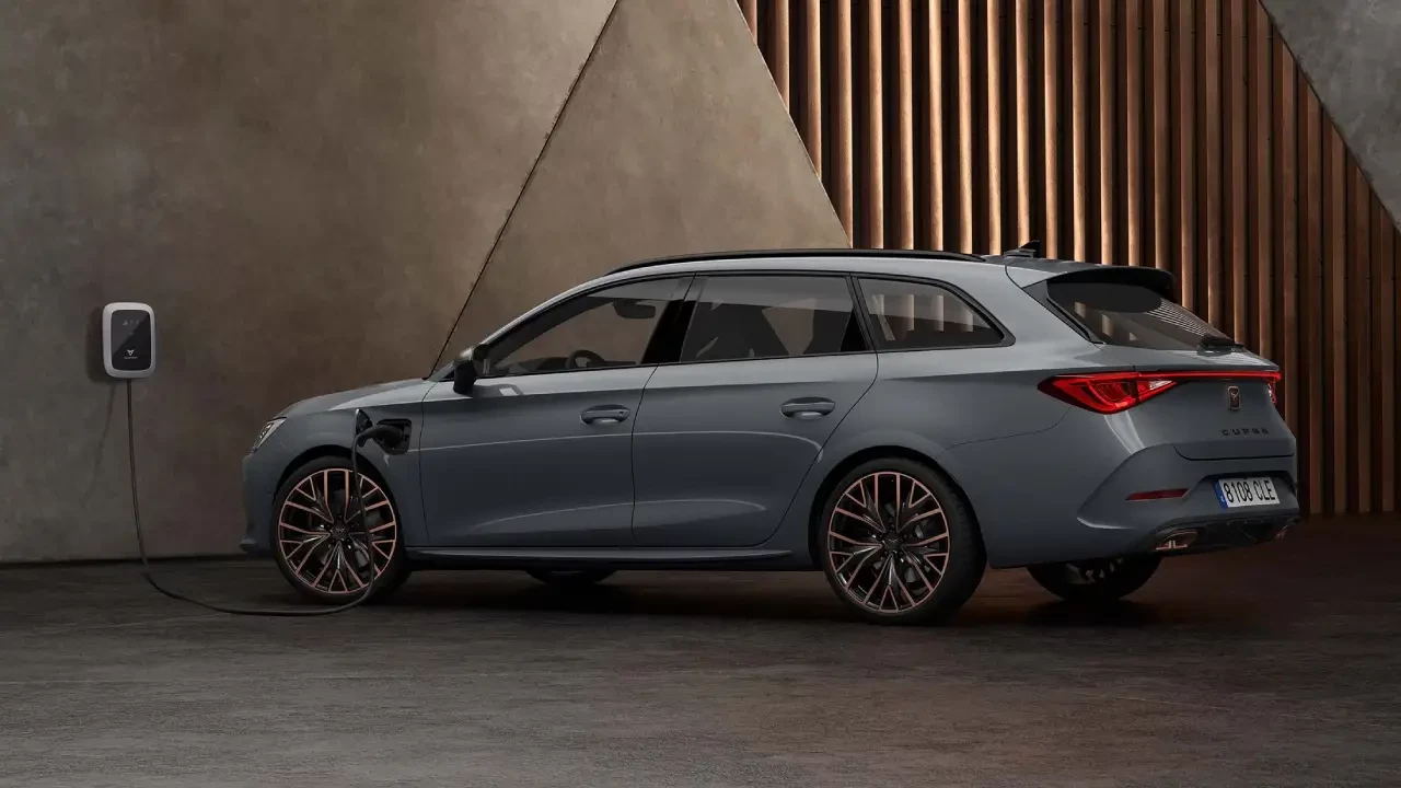 Cupra Leon Sportstourer Hybrid Noleggio