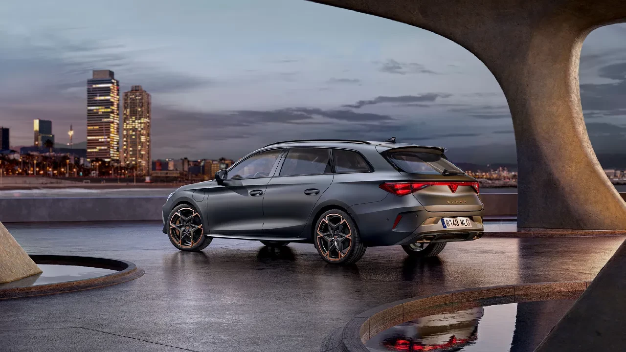 Nuova Cupra Leon St3