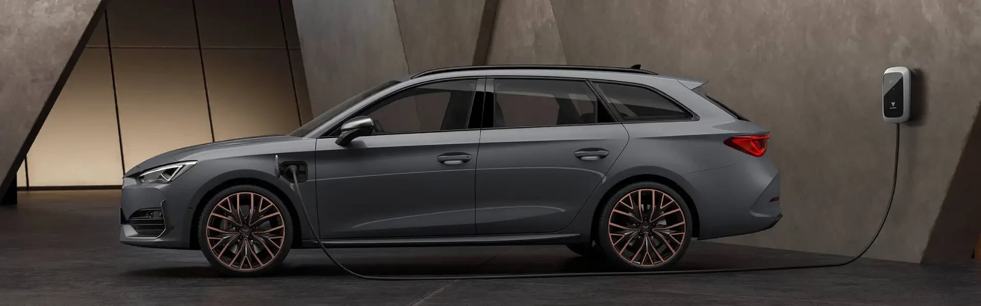 Cupra Leon Sportstourer Hybrid Noleggio Land