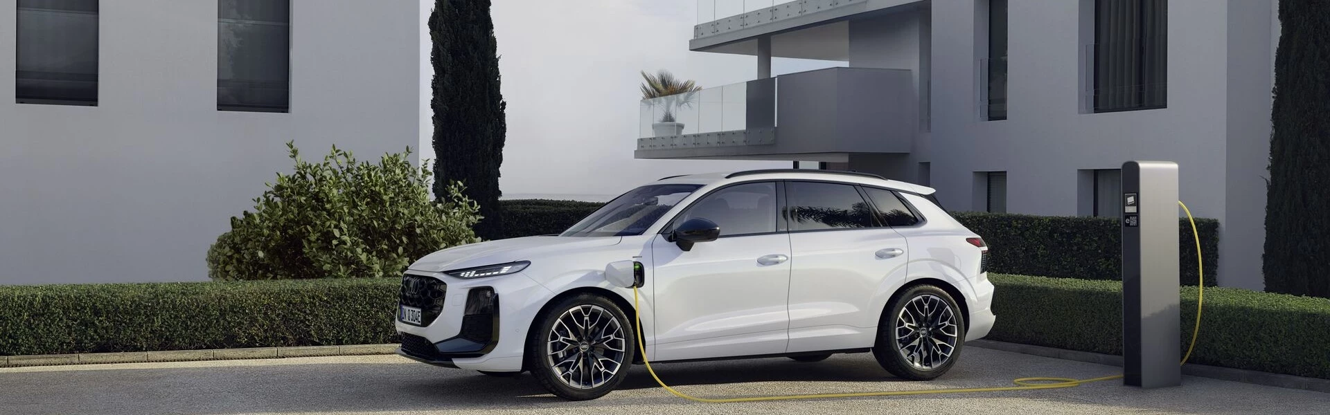 A250945 1920X600 Auto Primo Piano