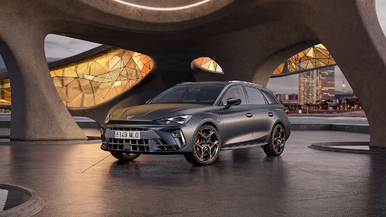 Nuova Cupra Leon St6
